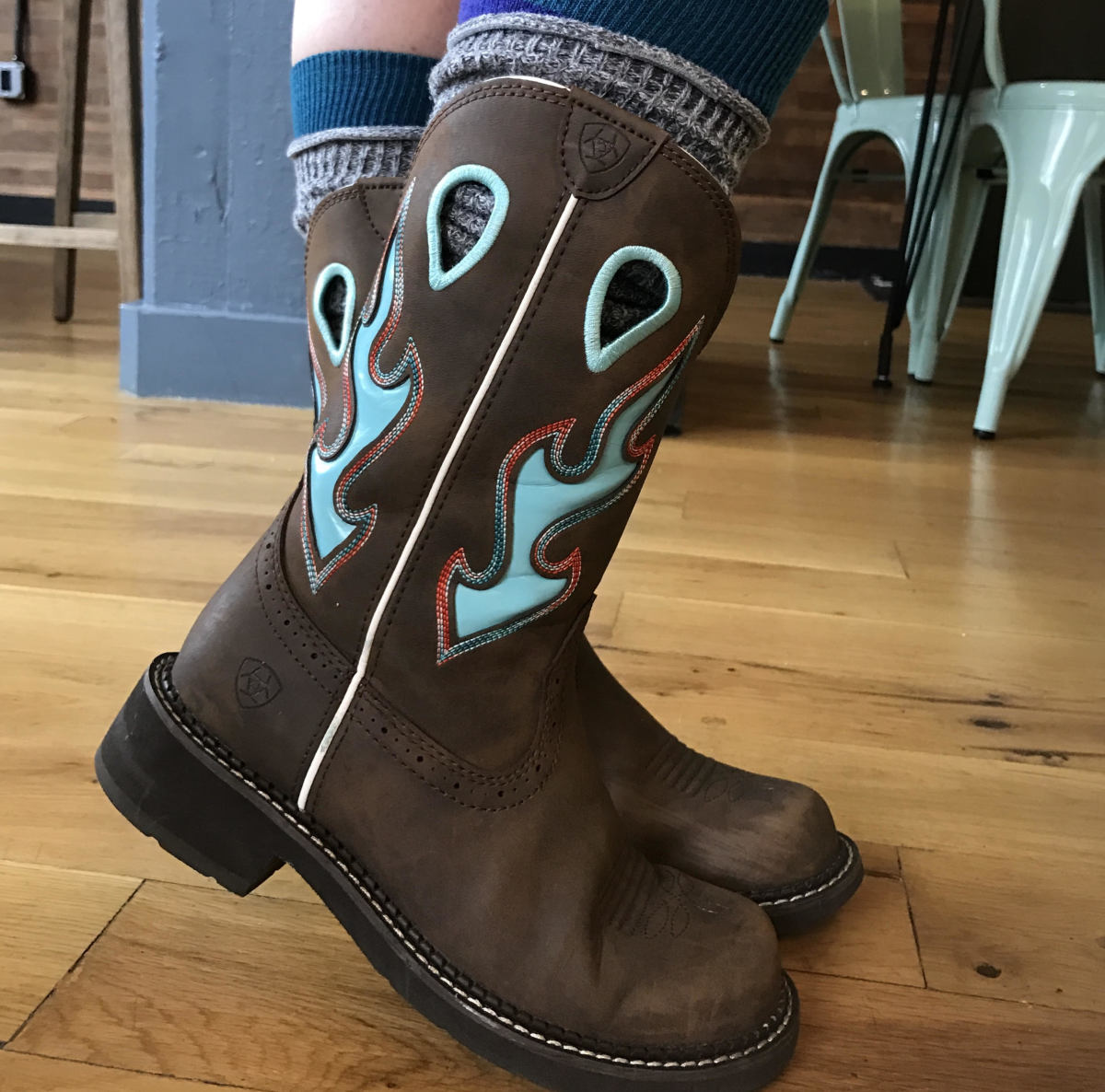 boots that look like cowboy boots