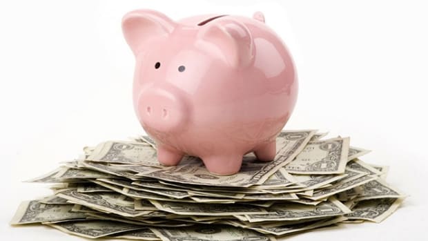 Piggy_on_Money1