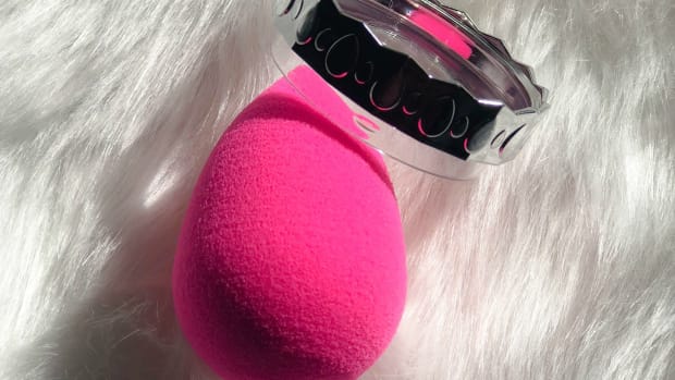 beautyblender makeup sponge on fur