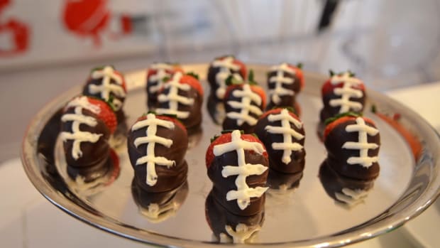 How to Throw a Game Day Party the Whole Family Will Enjoy