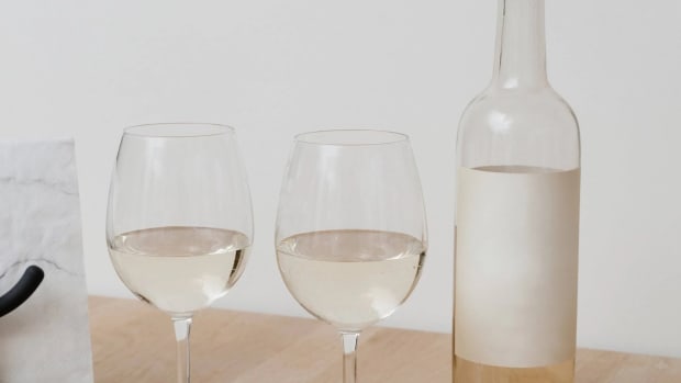 How to Keep Track of Your Wine Glass with Glass Charms