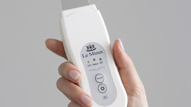 Skin Perfected with the Le Mieux Ultrasonic Facial Tool