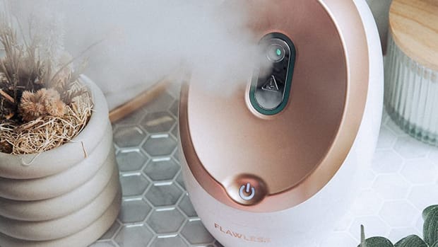 Simple and small facial steamer