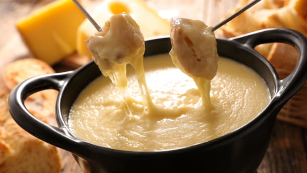 How to Celebrate National Fondue Day