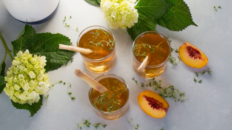 You're Going To Love This Bourbon Peach Thyme Sweet Tea Cocktail