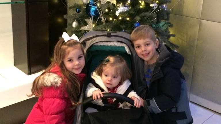 Tips to Keep the Kids Healthy & Happy During Holiday Travel
