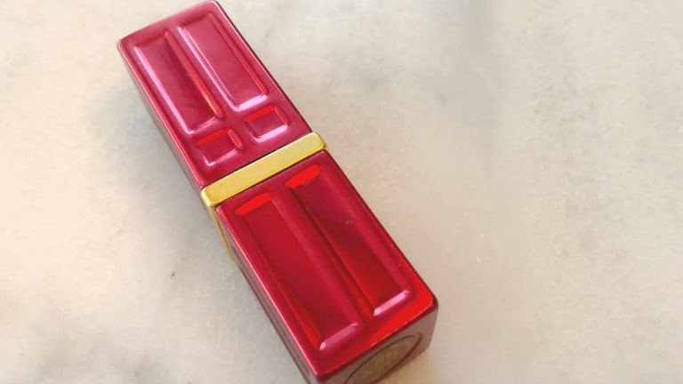 Red Lipstick Makeup Looks to Keep