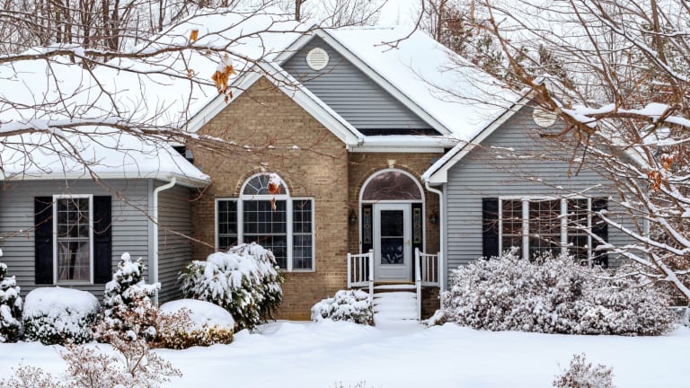 How to Minimize the Risks of Snow Shoveling