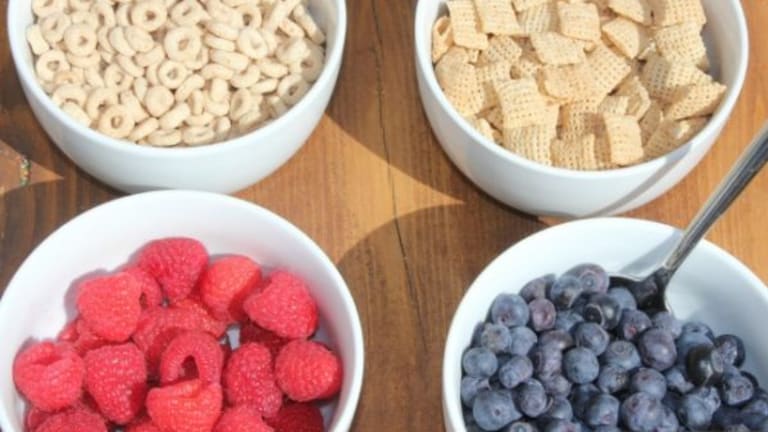 Healthy Breakfast Idea: DIY Cereal Bar