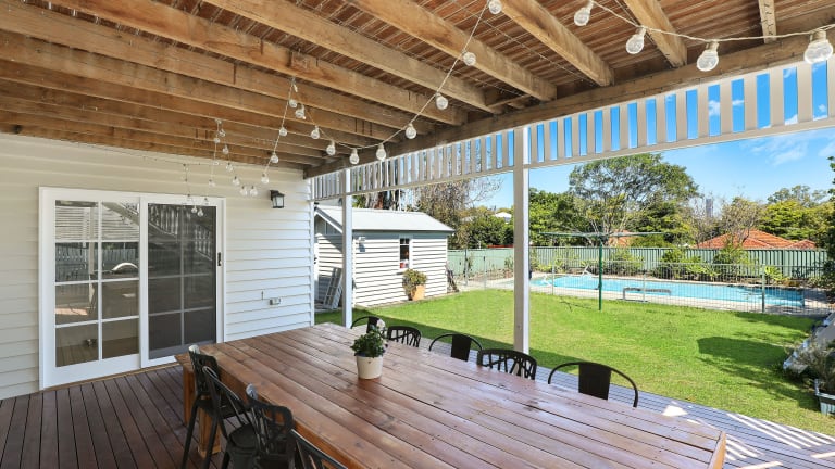 How to Host an Outdoor Movie Night