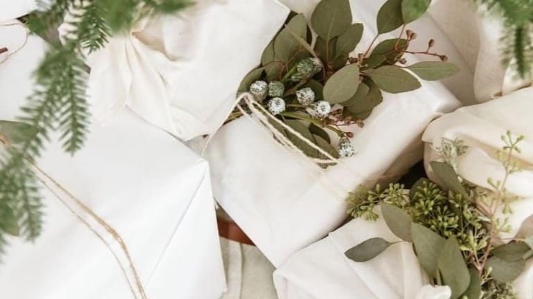 How to Create Chic Sustainable Holiday Gift Wrapping