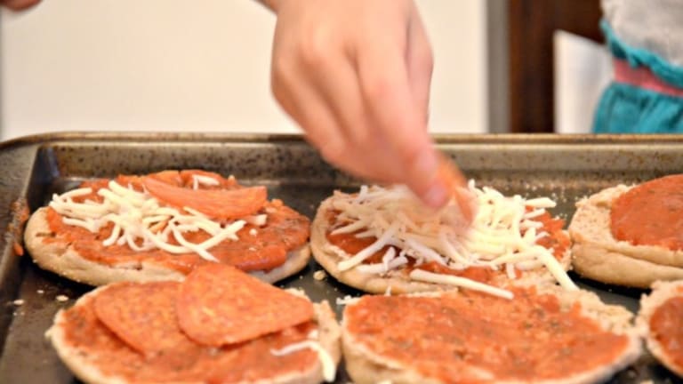 Kids in the Kitchen: Quick and Easy Mini Pizzas
