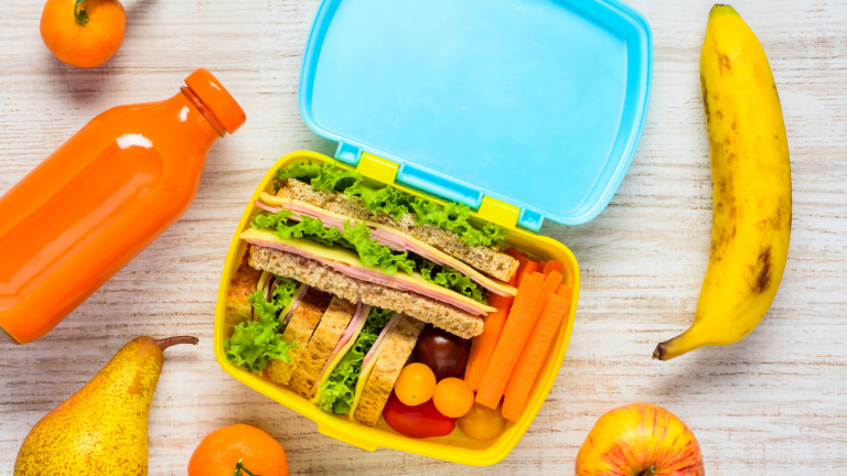 Teaching Tweens to Pack Their Own School Lunches