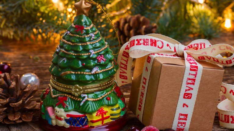 How to Shop Smarter This Holiday Season