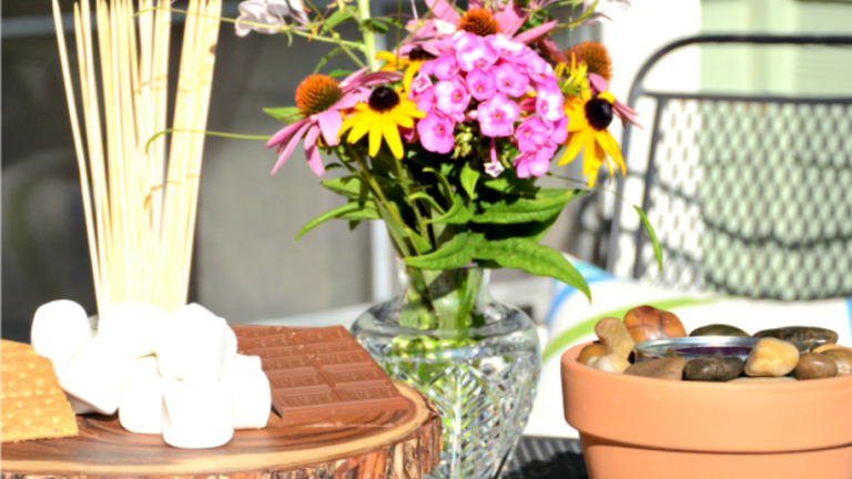 Create a Tabletop S'mores Bar with your Family This Summer!