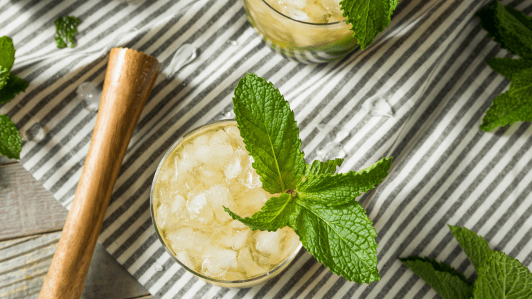 How to Make a Classic Mint-Julep for Derby Day