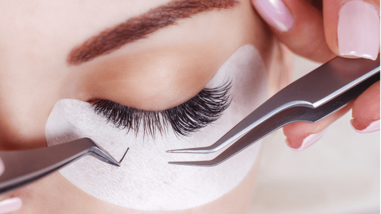 Beauty Testing Eyelash Weaving