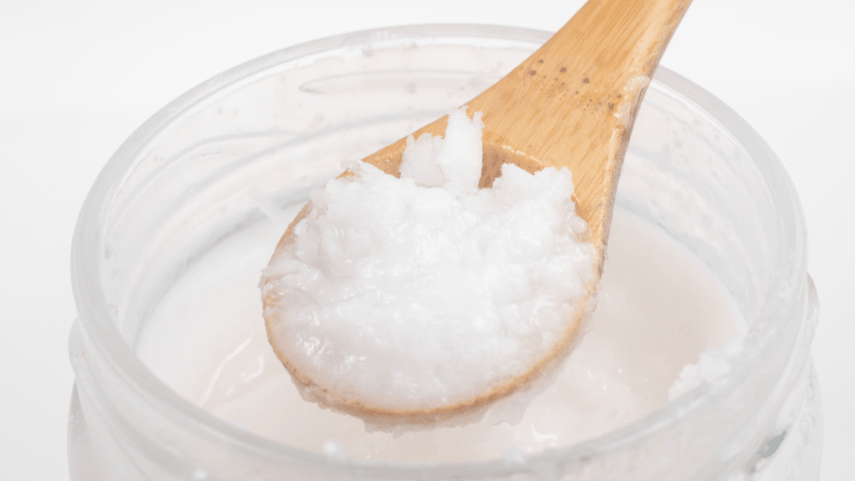 5 Ways to Add Coconut Oil Into Your Beauty Routine