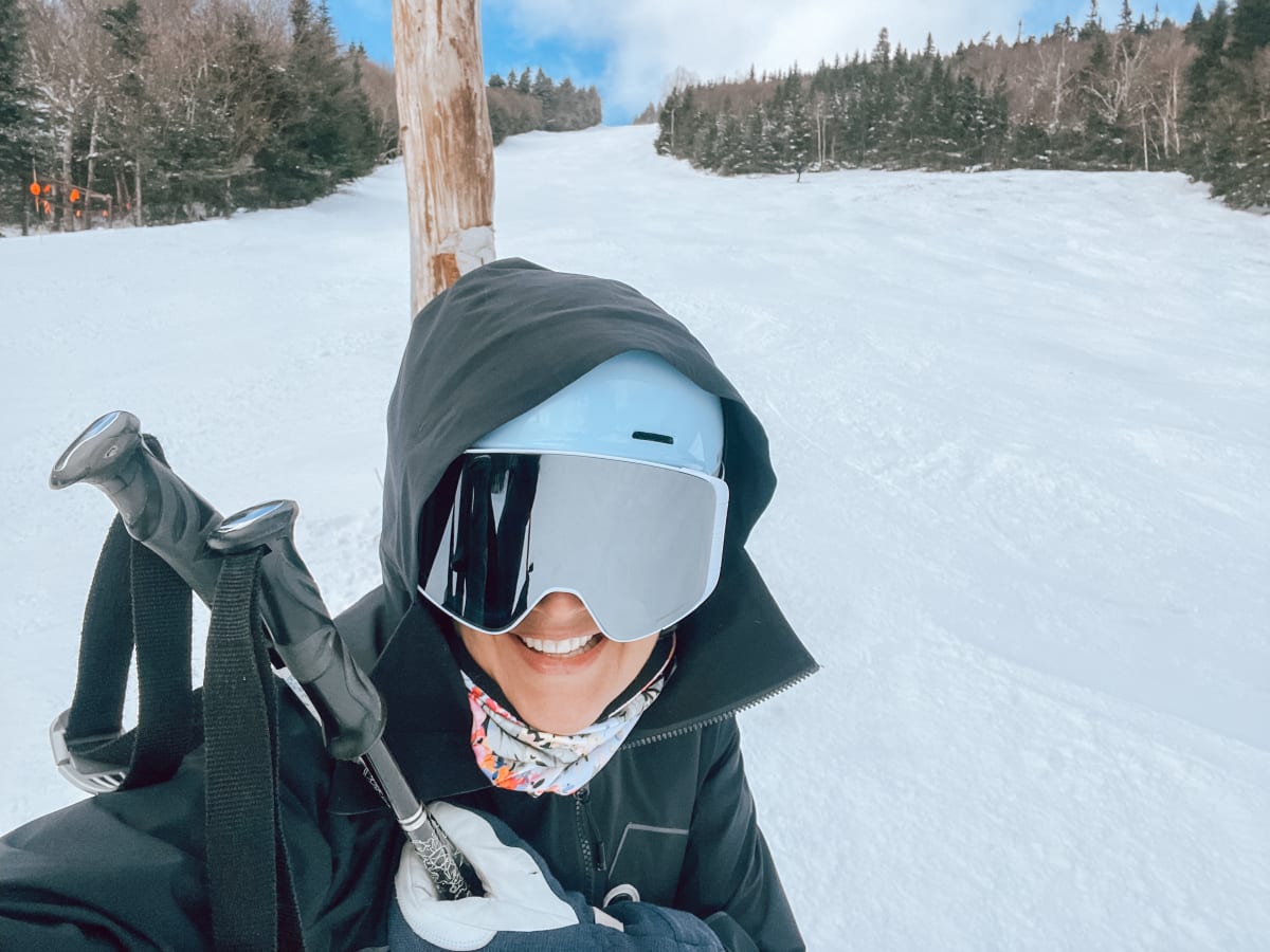 Ski goggles for dark top conditions