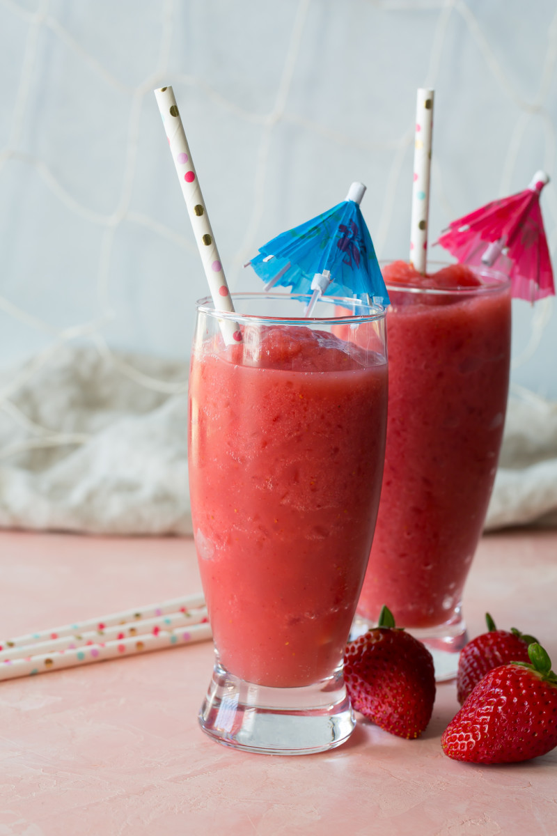 Favorite Summer Cocktail Strawberry-Banana Daiquiri - MomTrends
