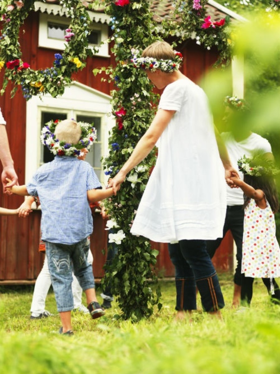 Celebrate With Kids Around The World: Midsommar in Sweden (Floral