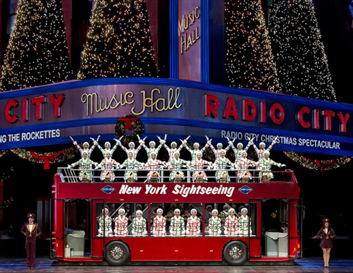 The Rockettes in "New York at Christmas" in the Radio City Chris