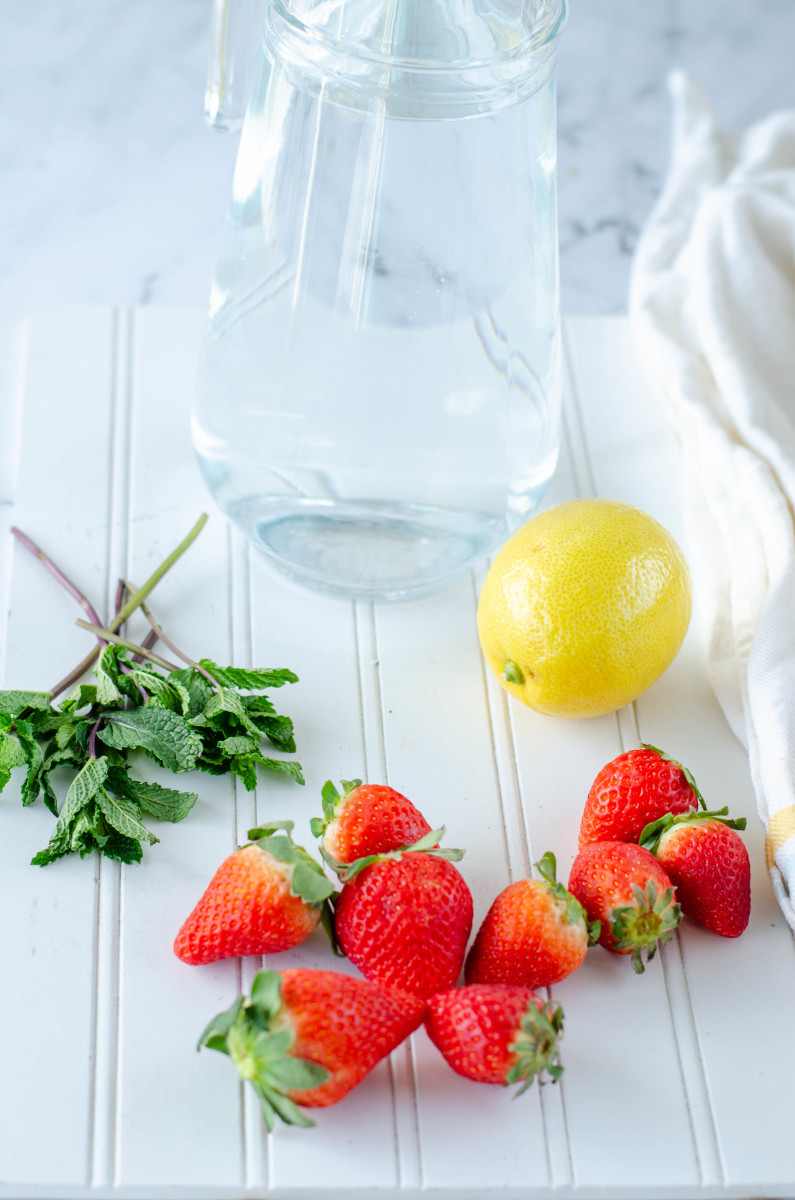 Detox Your Body With Fruit-Infused Water
