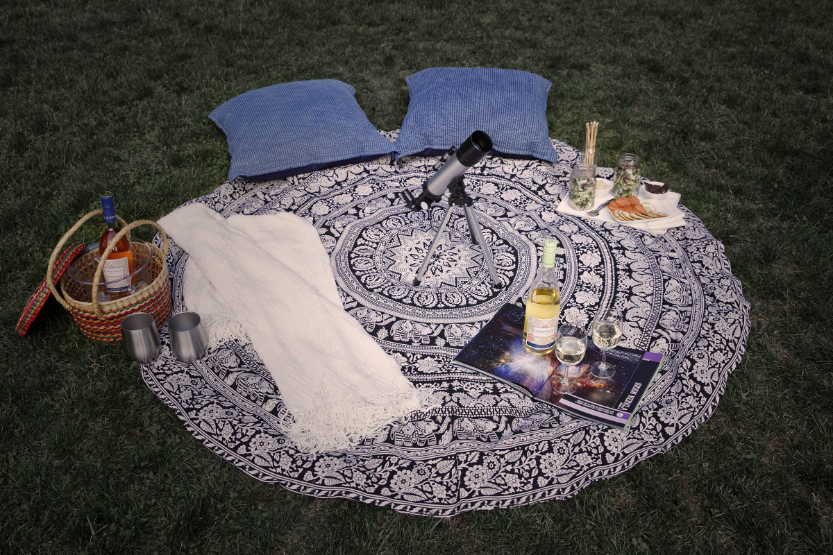 Summer Date Night Ideas at Home - MomTrends