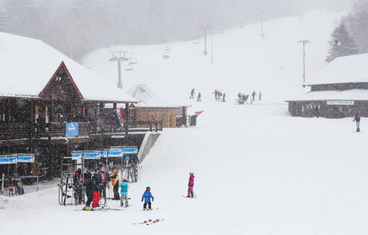Where Families Can Learn to Ski Near Boston