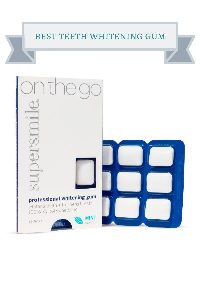 white rectangle gum pieces in blue package an next to white box with supersmile on the go in gray letters