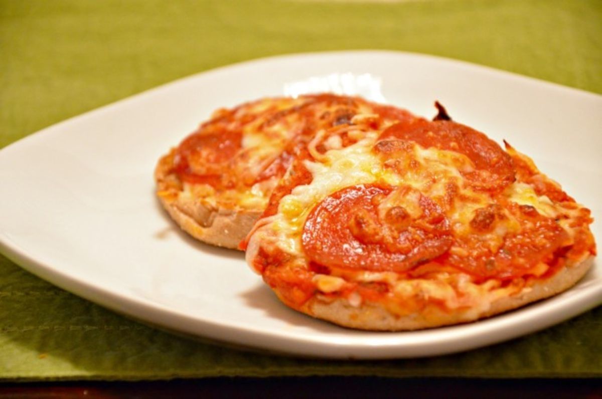 Kids in the Kitchen: Quick and Easy Mini Pizzas - MomTrends