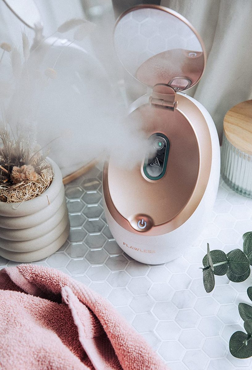 Simple and small facial steamer