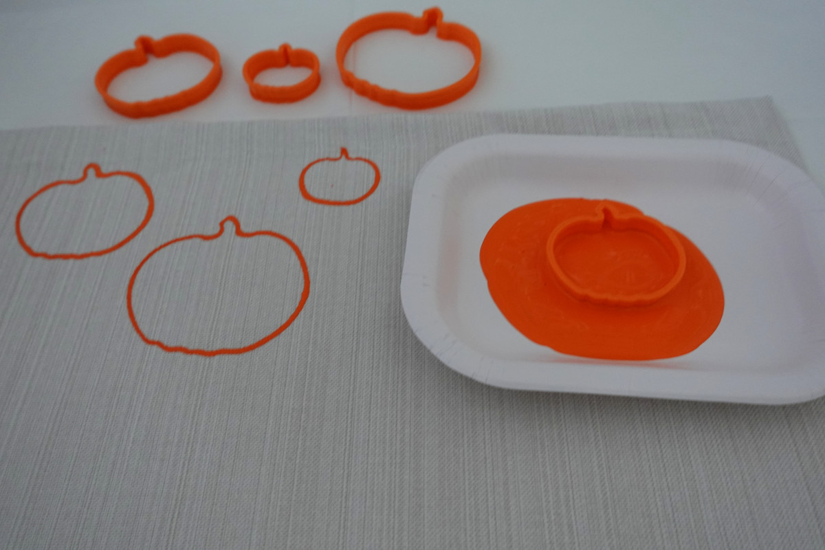 Pumpkin Cookie Cutter Easy Thanksgiving Placemat Craft